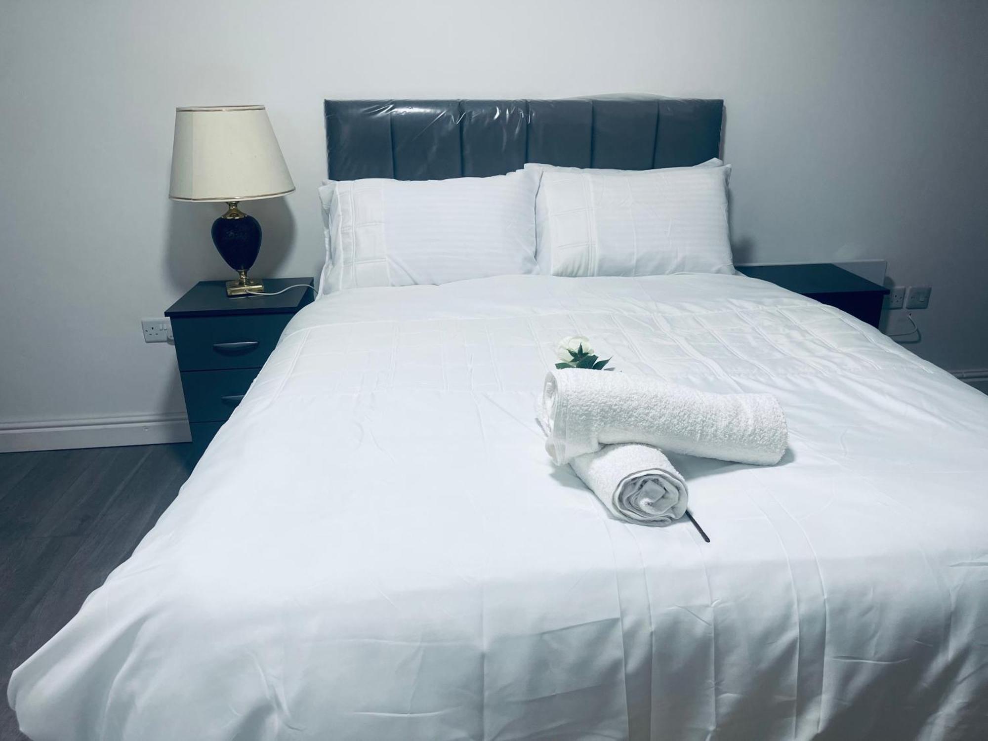 I Bed Apartment Birmingham Bagian luar foto